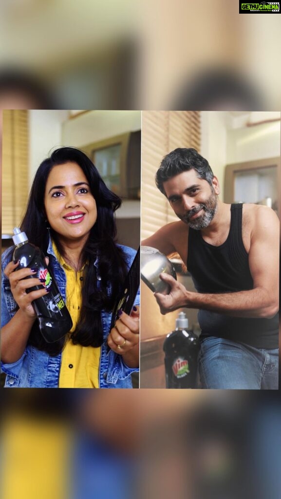 Sameera Reddy Instagram - Uff🔥Vim Black has this effect on men?? Wow !!! What a phenomenal way of getting men into the kitchen and owning chores! A beautiful prank of a good black new packaging with the same yellow Vim inside actually! Come on ladies let’s see what effect Vim Black has on your home! Head over to @vimindia to know more. #VimBlack #OwnYourChores #LiquidTohSameHai