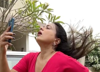 Sameera Reddy Instagram - Which mom are you? I’m definitely the first🤣 #messymama #momlife