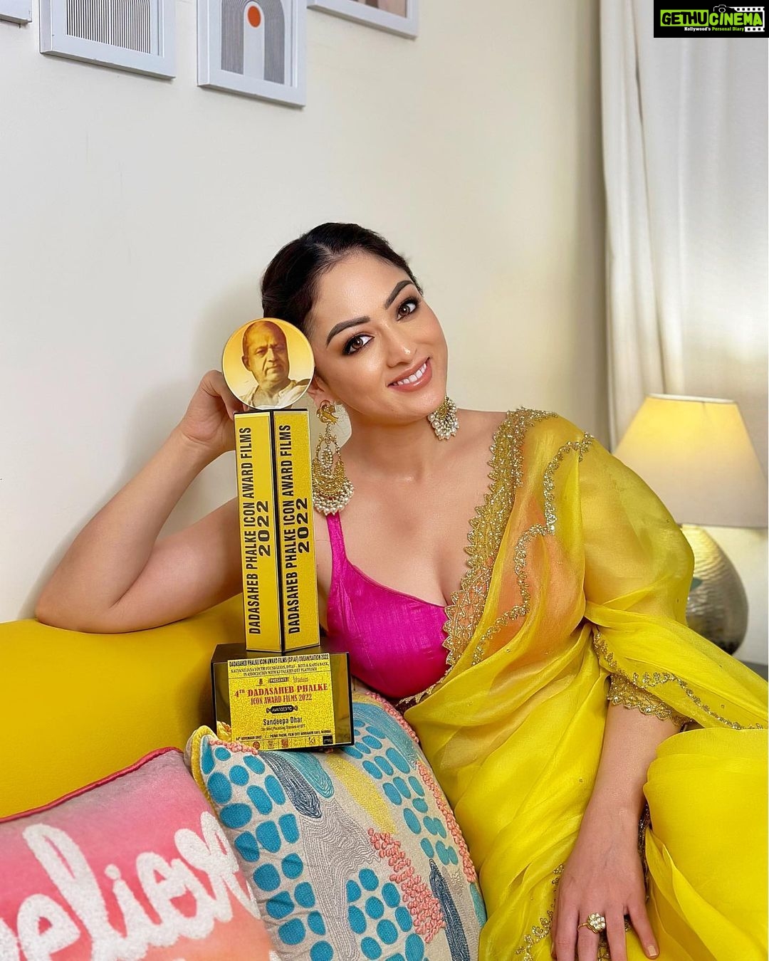 Sandeepa Dhar Instagram - Gratitude ❤️ #dadasahebphalkeaward @dpiff_official Promising to justify the most promising actor on OTT 🫰🏻