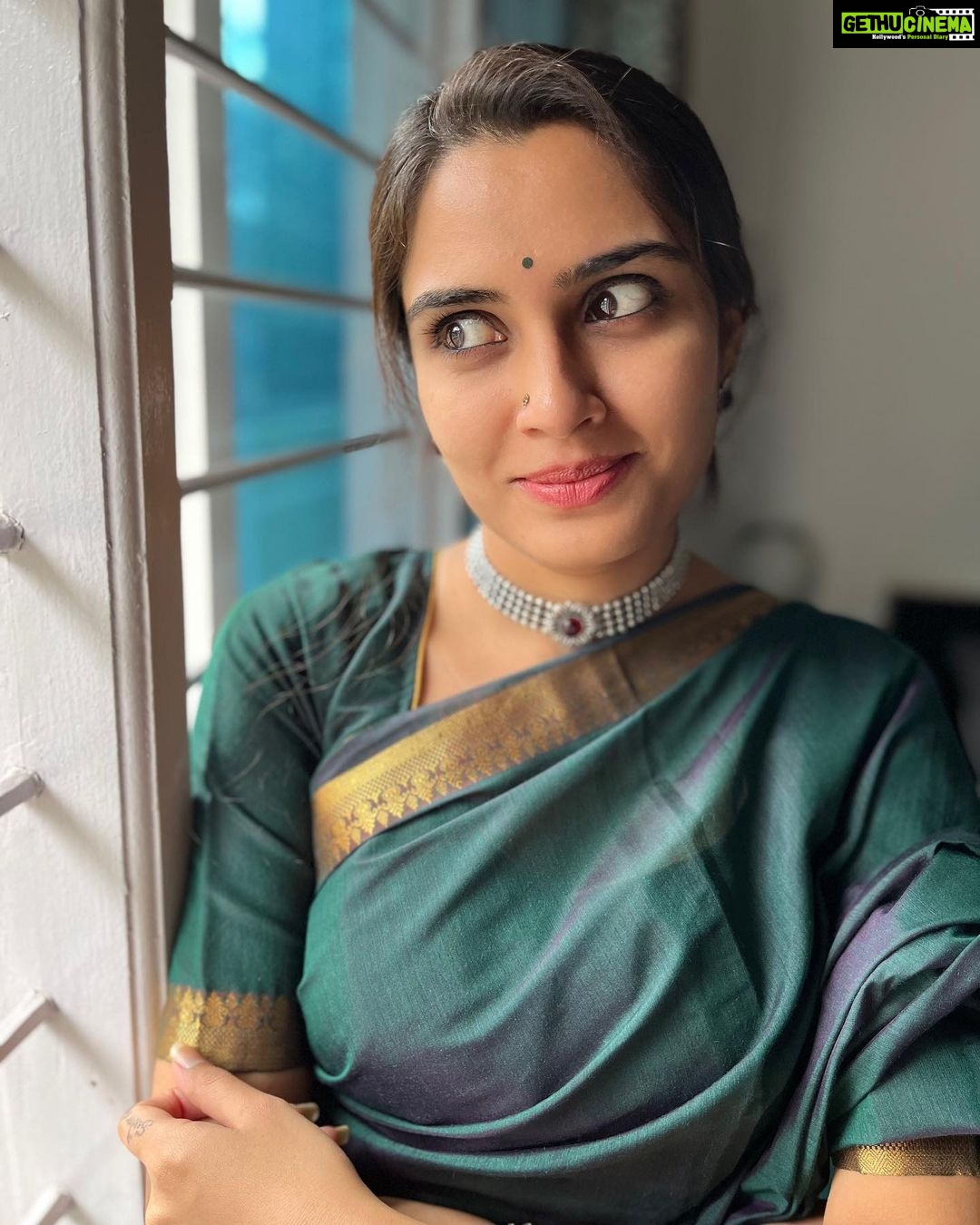 Sangeetha Bhat Instagram - “Find out who you are and be that person. That’s what your soul was put on this Earth to be. Find that truth, live that truth, and everything else will come.”…. <<<<>>>> #sangeethabhat #sangeethabhatsudarshan #actress #actresstheunknown #selflovequotes #gratitude #grateful #expressions #manymoodsofme #karnataka #bengaluru #sareelove #saree #ethinicwear #indiansaree #greensaree #natureschild #vegan Bangalore, India