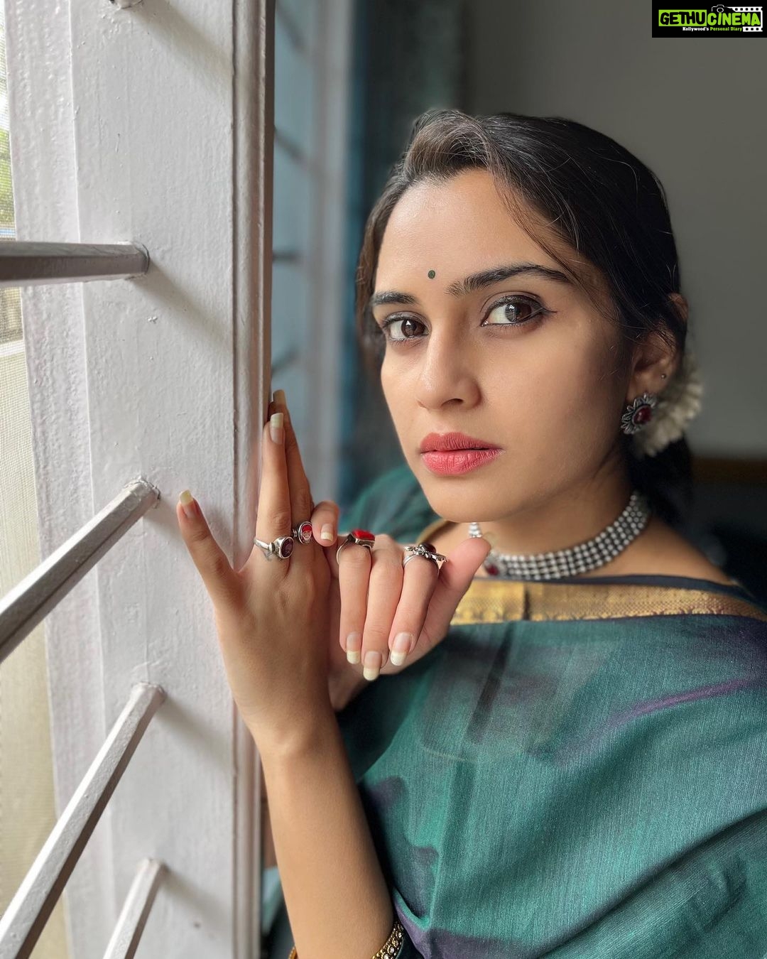Sangeetha Bhat Instagram - “Find out who you are and be that person. That’s what your soul was put on this Earth to be. Find that truth, live that truth, and everything else will come.”…. <<<<>>>> #sangeethabhat #sangeethabhatsudarshan #actress #actresstheunknown #selflovequotes #gratitude #grateful #expressions #manymoodsofme #karnataka #bengaluru #sareelove #saree #ethinicwear #indiansaree #greensaree #natureschild #vegan Bangalore, India