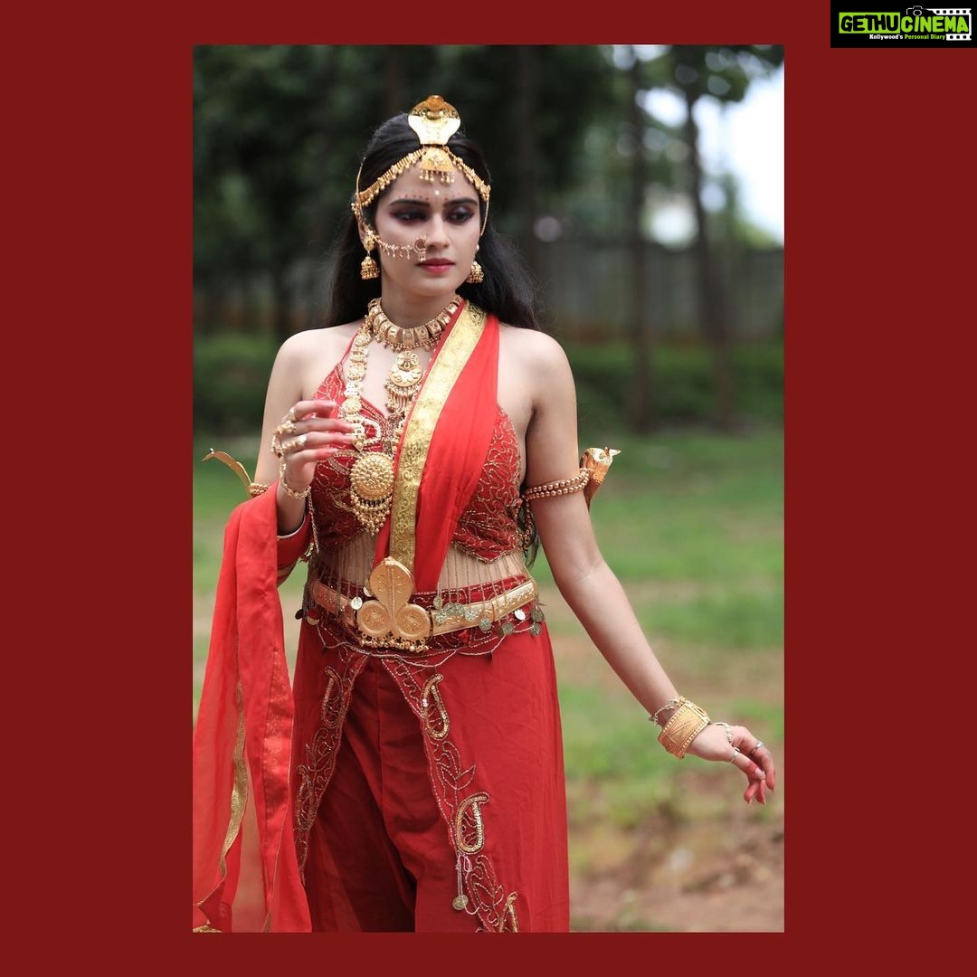 Sangeetha Bhat Instagram - A beautiful role played while working with beautiful souls…. Working with these amazing people was a treasure to remember, especially with @actornaveenkrishna (sorry we couldn’t click a picture together between busy schedules) @siddalingeshwara_official_nm @starsuvarna thank you for connecting with me for this wonderful, memorable special episode of @yediyuru_sri_siddalingeshwaraa #nagamanirahasya it was definitely a treat to the eyes to watch such wonderfully made episode. People who haven’t watched can watch on @disneyhotstar_kannada @disneyplushotstar Thank you @sankar.raman.35 for clicking such beautiful pictures. Heartiest thanks to all the team members and technicians and digital media partners of @starsuvarna for putting together this episode. #sangeethabhat #sangeethabhatsudarshan #naaginisangeethabhat #actress #actresstheunknown #starsuvarna #yediyurshreesiddhalingeshwara #nagamanirahasya #kanandaserial #bengaluru #karnataka Bangalore, India