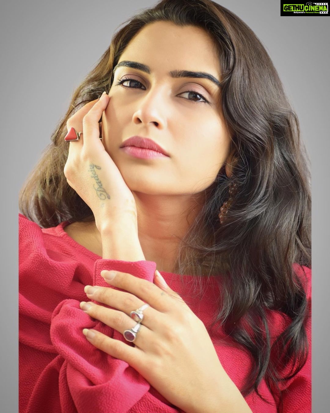 Sangeetha Bhat Instagram - Even if you cannot change all the people around you, you can change the people you choose to be around. Life is too short to waste your time on people who don’t respect, appreciate, and value you. Spend your life with people who make you smile, laugh, and feel loved. #sangeethabhat #sangeethabhatsudarshan #selflove #selflovequotes #grateful #gratitude #newphotoshoot #bengaluru #karnataka #beingme #actress #actresstheunknown #comfortablynumb #introvert #intandam #earrings #husbandsclick #mahalakshmisangeethabhat #maahi Bangalore, India
