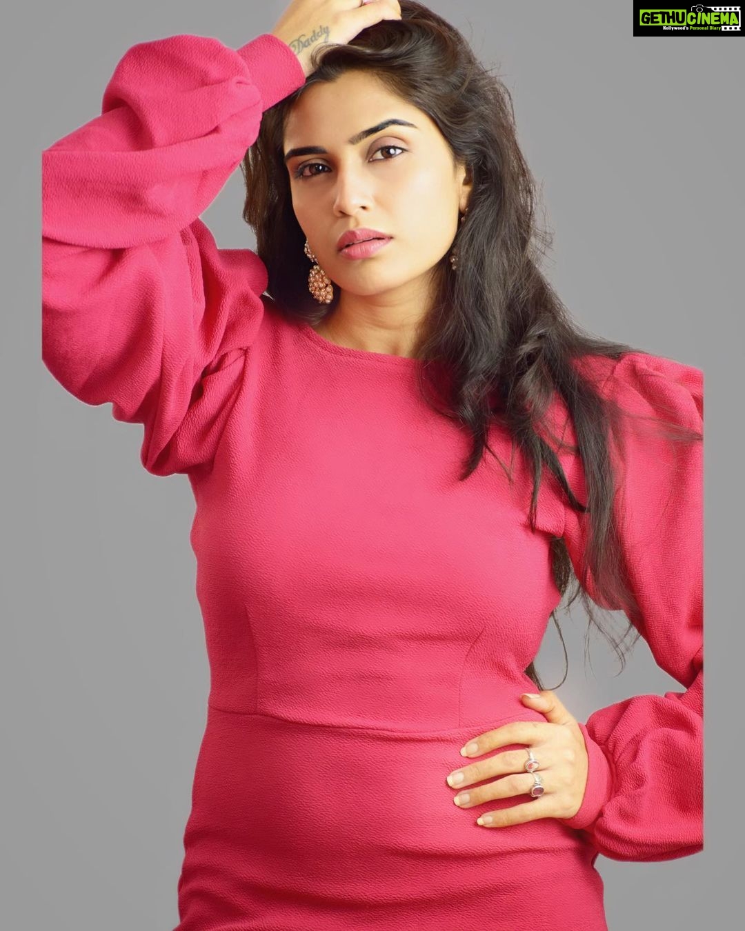 Sangeetha Bhat Instagram - Be the reason someone smiles. Be the reason someone feels loved and believes in the goodness in people. #sangeethabhat #sangeethabhatsudarshan #selflove #selflovequotes #grateful #gratitude #newphotoshoot #bengaluru #karnataka #beingme #actress #actresstheunknown #comfortablynumb #vegan #introvert #earrings #husbandsclick #mahalakshmisangeethabhat #maahi Bangalore, India