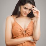 Sangeetha Bhat Instagram - Embrace the glorious mess that you are….. #sangeethabhat #sangeethabhatsudarshan #selflove #selflovequotes #grateful #gratitude #hnm #hnmbengaluru #orangedress #newphotoshoot #bengaluru #karnataka #beingme #actress #actresstheunknown #comfortablynumb #vegan #introvert #kaadalikkumpennin #earrings #husbandsclick #mahalakshmisangeethabhat #maahi Bangalore, India