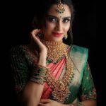 Sangeetha Bhat Instagram - ನಿಮಗೂ ಮತ್ತು ನಿಮ್ಮ ಕುಟುಂಬದವರಿಗೂ ಬೆಳಕಿನ ಹಬ್ಬ ದೀಪಾವಳಿಯ ಹಾರ್ದಿಕ ಶುಭಾಶಯಗಳು. On the occasion of Deepavali, I wish you happiness and glory, prosperity and blessings. May you have a fantastic Deepavali with your loved ones…. Makeup and styling- @uniquemakeover_by_nethrarajesh Saree- @eena_couture and Jewellery- @uniquemakeover_by_nethrarajesh Hair- @magical_makeover_by_anitha Photography and studio- @v_photographystudio #sangeethabhat #sangeethabhatsudarshan Bangalore, India