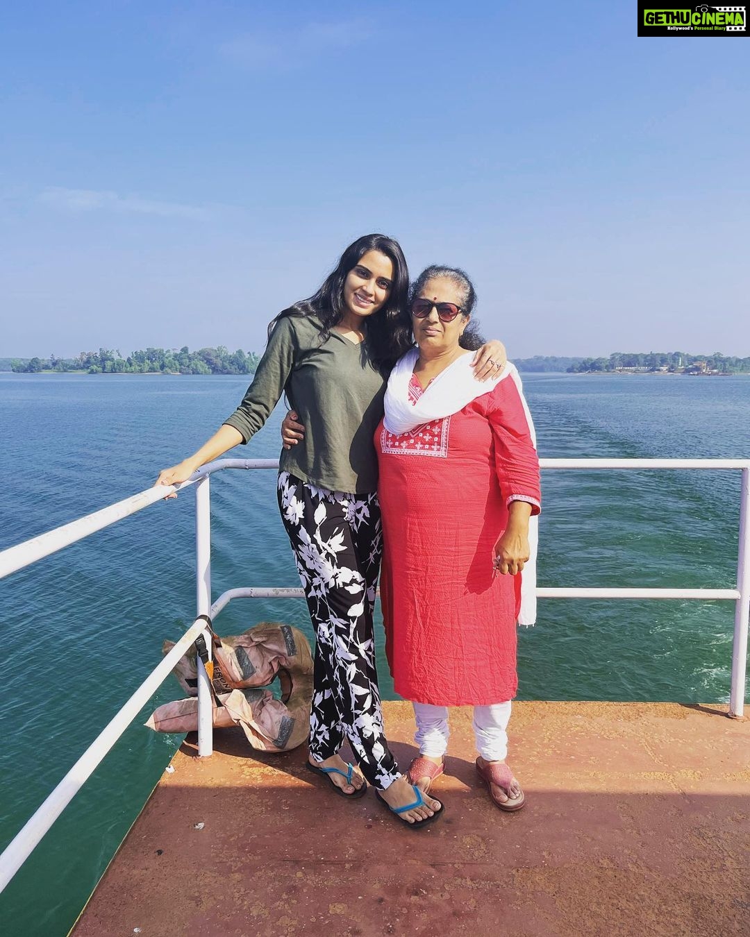 Sangeetha Bhat Instagram - Photo dump from mudigere and sagara shoot….(2) #grateful #gratitude #sangeethabhat #sangeethabhatsudarshan