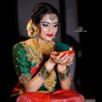 Sangeetha Bhat Instagram - ನಿಮಗೂ ಮತ್ತು ನಿಮ್ಮ ಕುಟುಂಬದವರಿಗೂ ಬೆಳಕಿನ ಹಬ್ಬ ದೀಪಾವಳಿಯ ಹಾರ್ದಿಕ ಶುಭಾಶಯಗಳು. On the occasion of Deepavali, I wish you happiness and glory, prosperity and blessings. May you have a fantastic Deepavali with your loved ones…. Makeup and styling- @uniquemakeover_by_nethrarajesh Saree- @eena_couture and Jewellery- @uniquemakeover_by_nethrarajesh Hair- @magical_makeover_by_anitha Photography and studio- @v_photographystudio #sangeethabhat #sangeethabhatsudarshan Bangalore, India