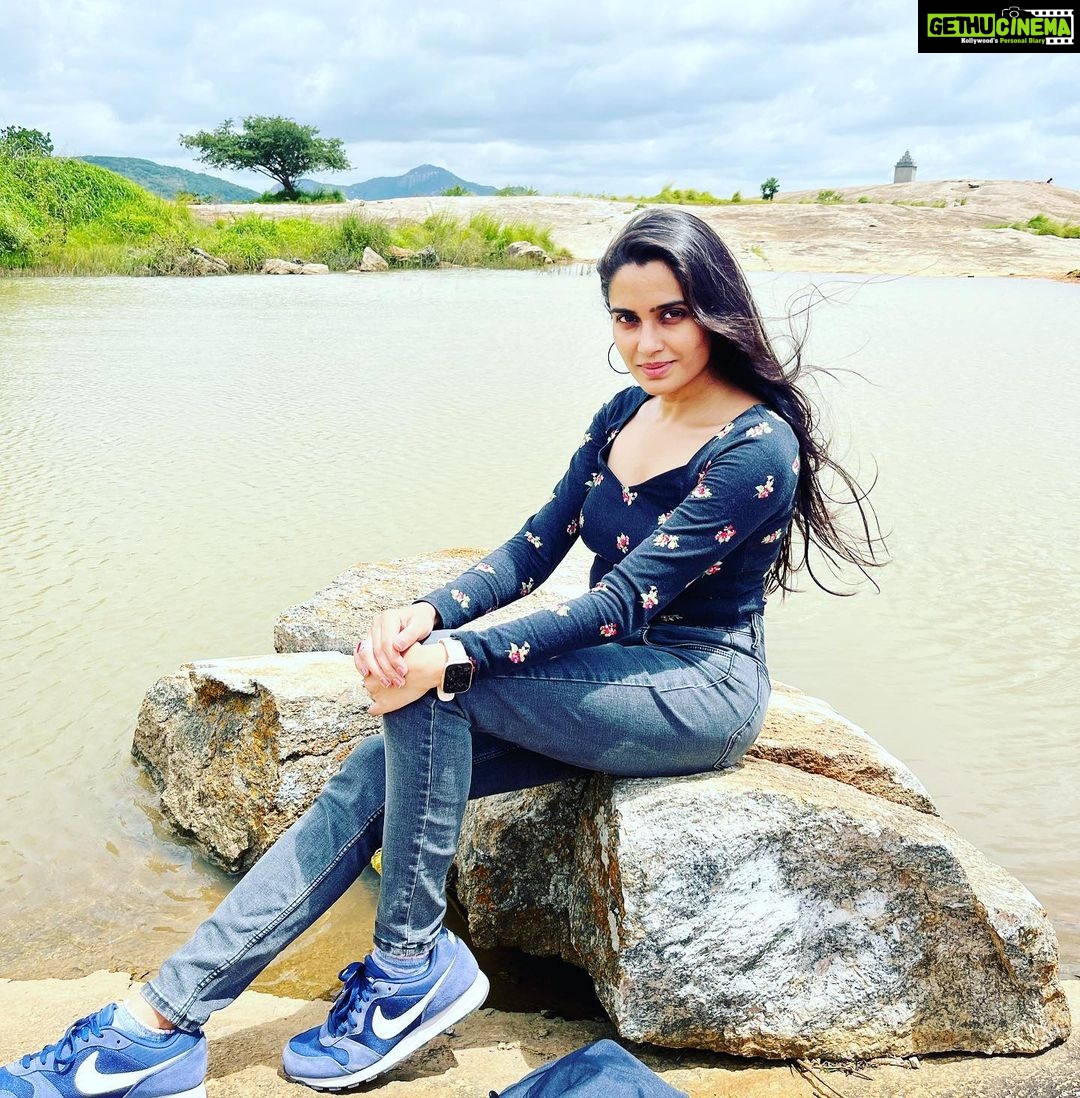 Sangeetha Bhat Instagram - "If you wish to know the divine, feel the wind on your face and the warm sun on your hand.” —Buddha #sangeethabhat #sangeethabhatsudarshan #actress #actresstheunknown #selflove #natureschild #gratitude #grateful #naturelover #mandaragirihills #trekking #karnataka #tumkur #bengaluru Mandaragiri Hills