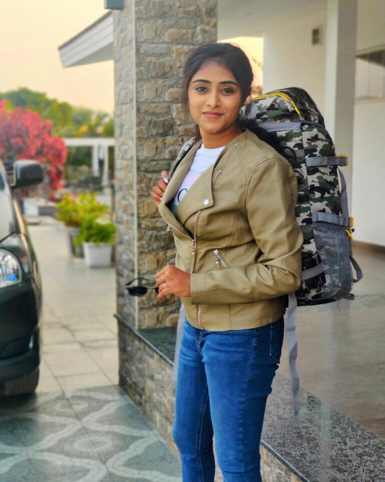 Sangeetha Sringeri Instagram - Anu is all set for the release of #ManasellaNeene song from #LuckyMan tomorrow at 11:11am, one more special announcement coming soon.. My bags are packed, See you tomorrow