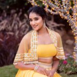 Sangeetha Sringeri Instagram - Navaratri series, Day 4 - Yellow 🌼🌻 Outfit @anthariya_ MuA @artistrybypriyankaharish Picture : @anusharamkaran Location : @theshirestudioblr The Shire Studio