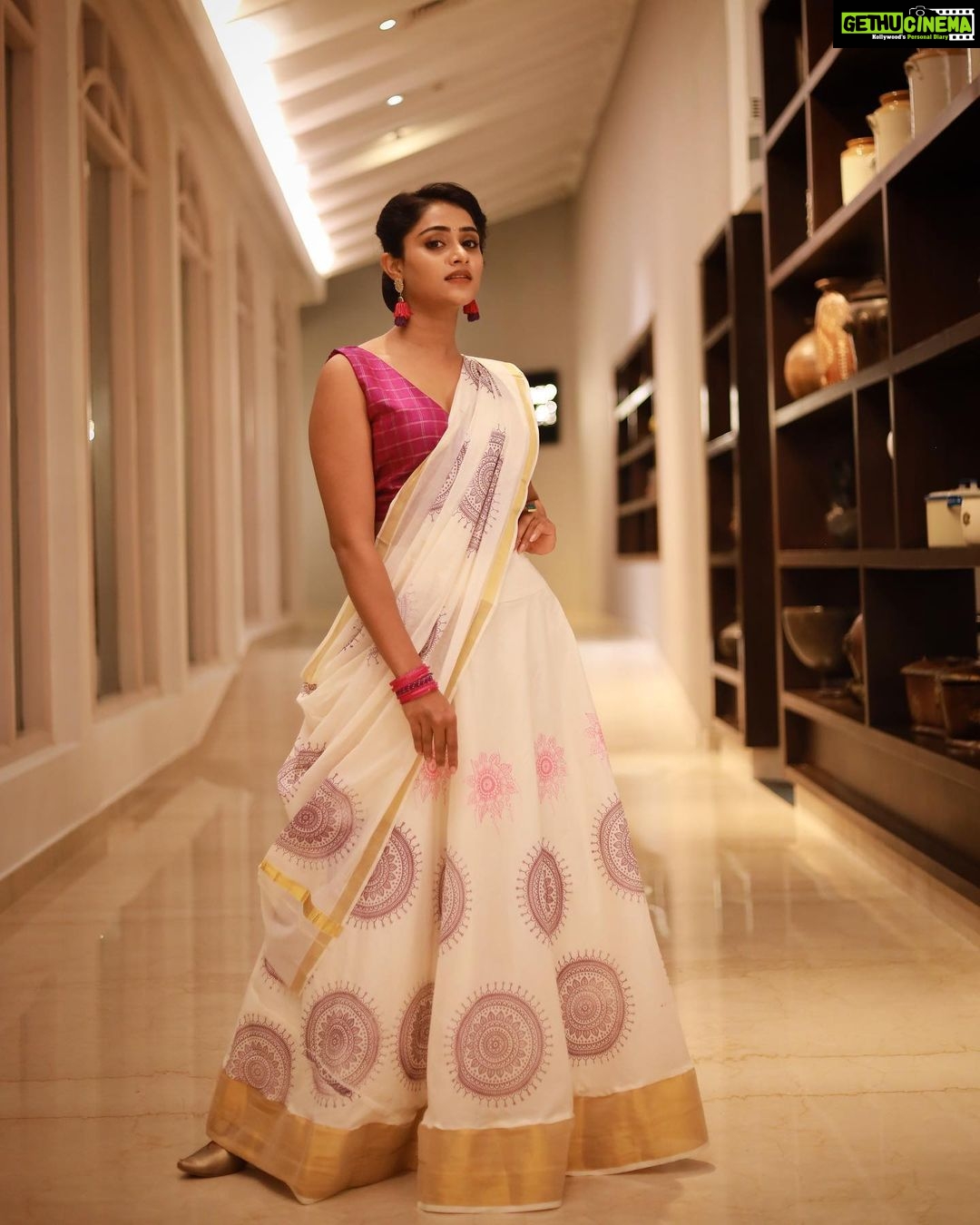 Sangeetha Sringeri Instagram - π πΈ Styling : @joe_elize_joy @styyledbyjoe Outfit @turmerikofficial @nivethithasanjay MUA :@zara___makeover Location : @lemeridienkochi Styling assistant : @sanliya_sabu Thank you @ajmal_photography_ for this beautiful click