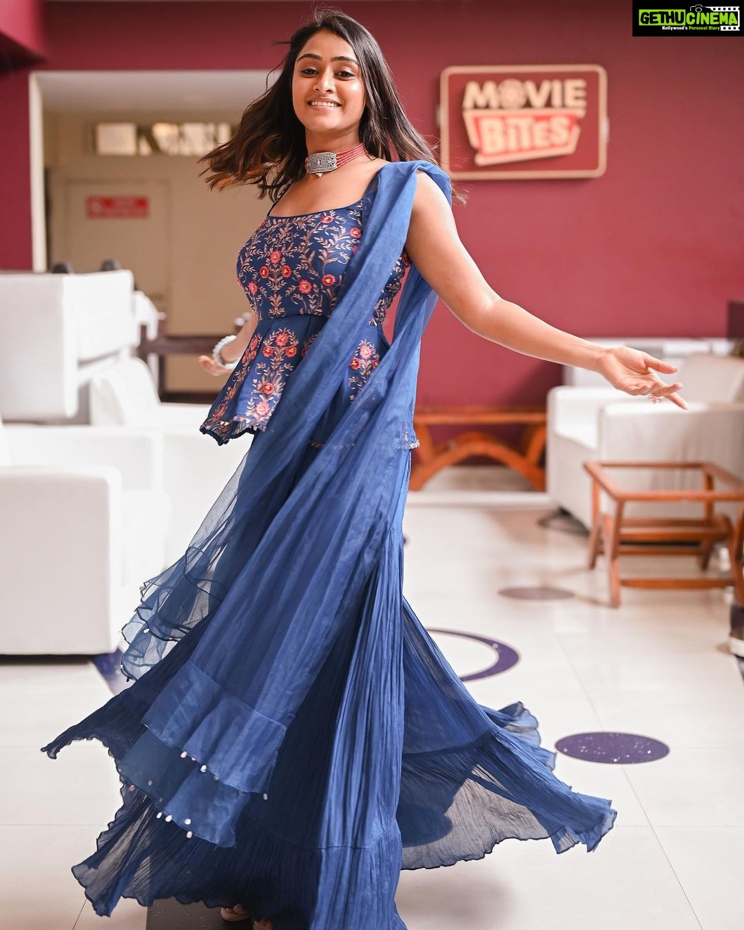 Sangeetha Sringeri Instagram - Blue my favourite 🦋 fell in love with this outfit by @aiwasilks Thank you so much @joe_elize_joy for styling me and @makeupbynandininr for making me look as requested, u were perfect as always and of course @vageeshkanth for clicking these beautiful still from the launch event
