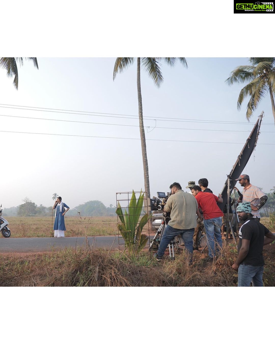 Sangeetha Sringeri Instagram - Remember this scene? π few pics from #777charlie Goa schedule Thank you so much @kiranraj_k for making me give my best in every shot, nothing would hv been possible without u, Thank you for writing such a beautiful Character called Devika! and Thank u so much @arvindskash for the amazing cinematography, which made me look so good on screen π