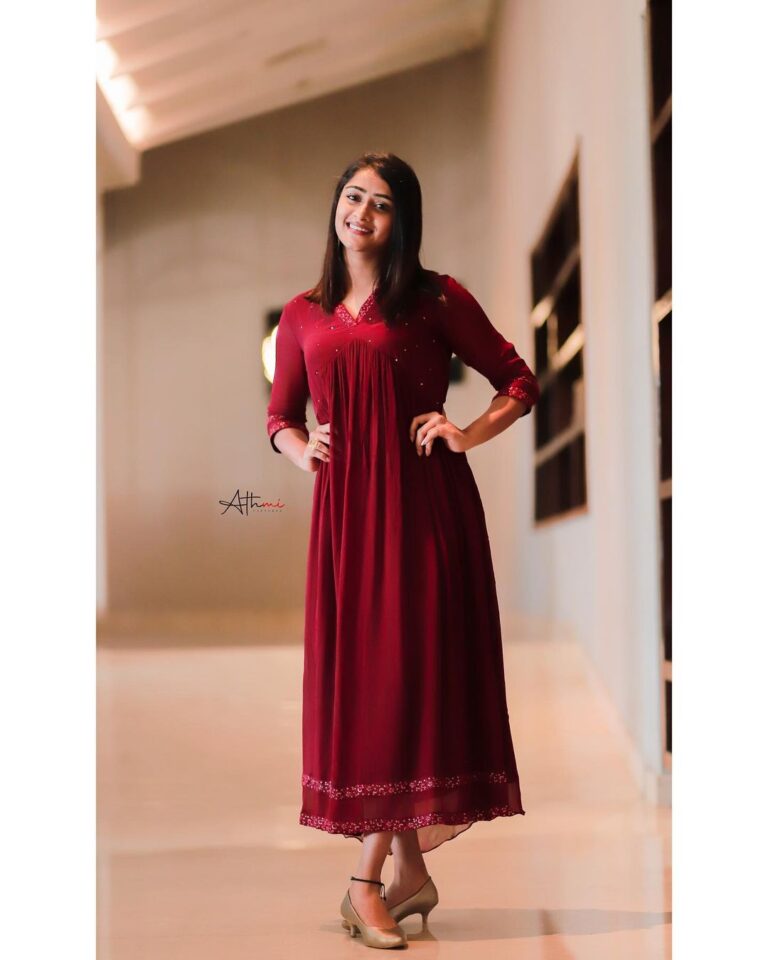 Sangeetha Sringeri Instagram - 💋 Charlie P.c @athmi_captures 😇 Styling : @joe_elize_joy @styyledbyjoe Outfit: @pastelsdesignstudio Location : @lemeridienkochi Styling assistant : @sanliya_sabu