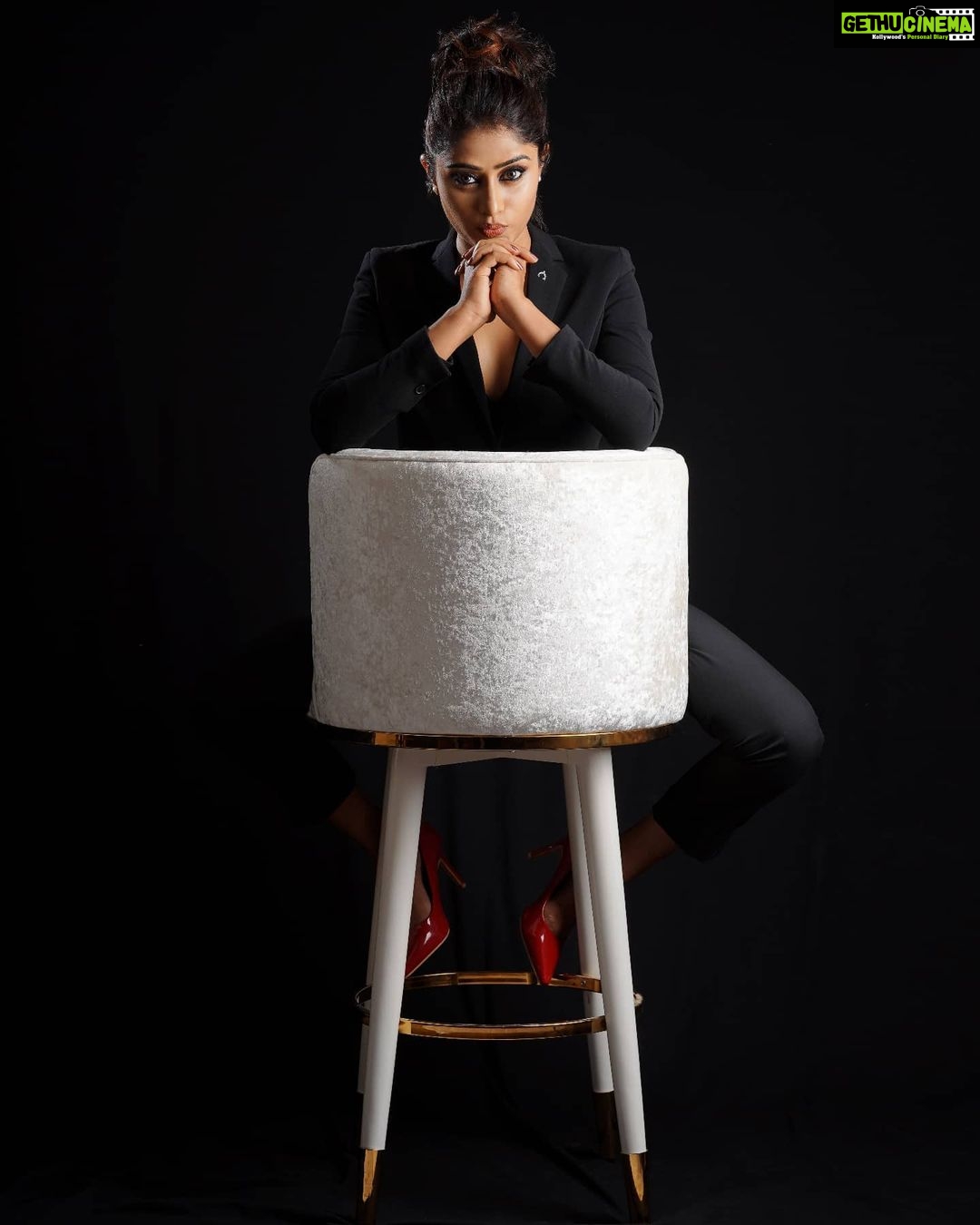 Sangeetha Sringeri Instagram - That's my model face π Content director: @arjun.117 Produced: @wcc_entertainments Creative director: @subramanyabala Photographer: @mustak_imax_photography Edits: @henryroyzachariah @henryroyzach Make up: @ganesh_makeover Hair: @rameshstylist Digital partner: @premagicdotcom Location: A L Mansion P.A @sharathshreesha #sangeethaSringeri #WCCEntertainmentsdigitalcovershoot