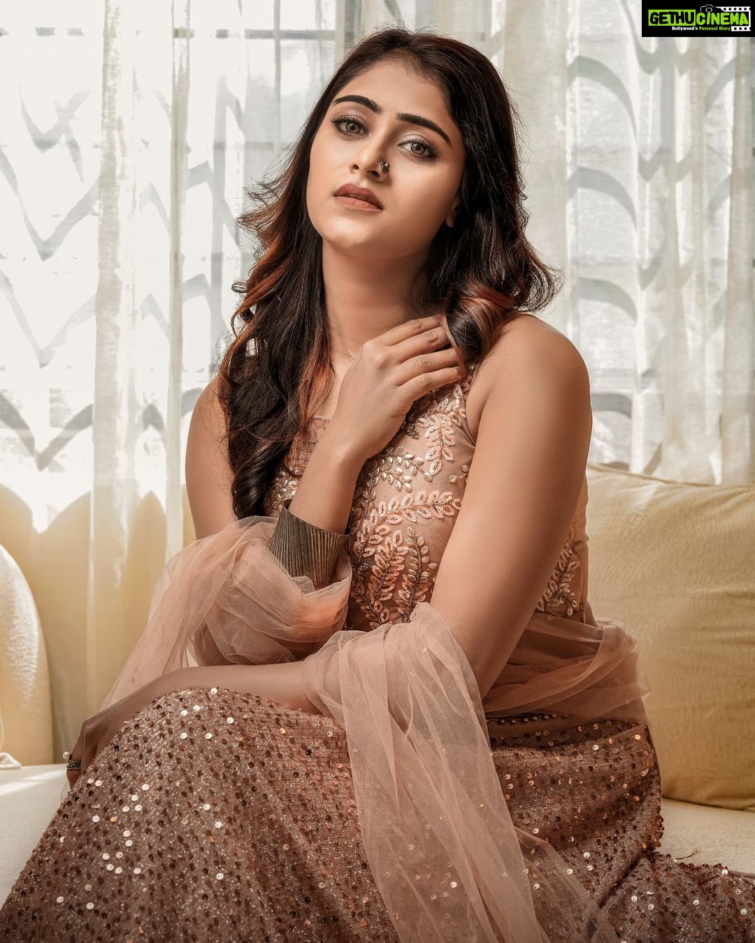 Sangeetha Sringeri Instagram - Gaze or Grace Content director: @arjun.117 Produced: @wcc_entertainments Creative director: @subramanyabala Photographer: @mustak_imax_photography Make up: @ganesh_makeover Hair: @rameshstylist Retouch : @framebugphotography Digital partner: @premagicdotcom Location: A L Mansion P.A: @sharathshreesha #sangeethaSringeri #WCCEntertainmentsdigitalcovershoot