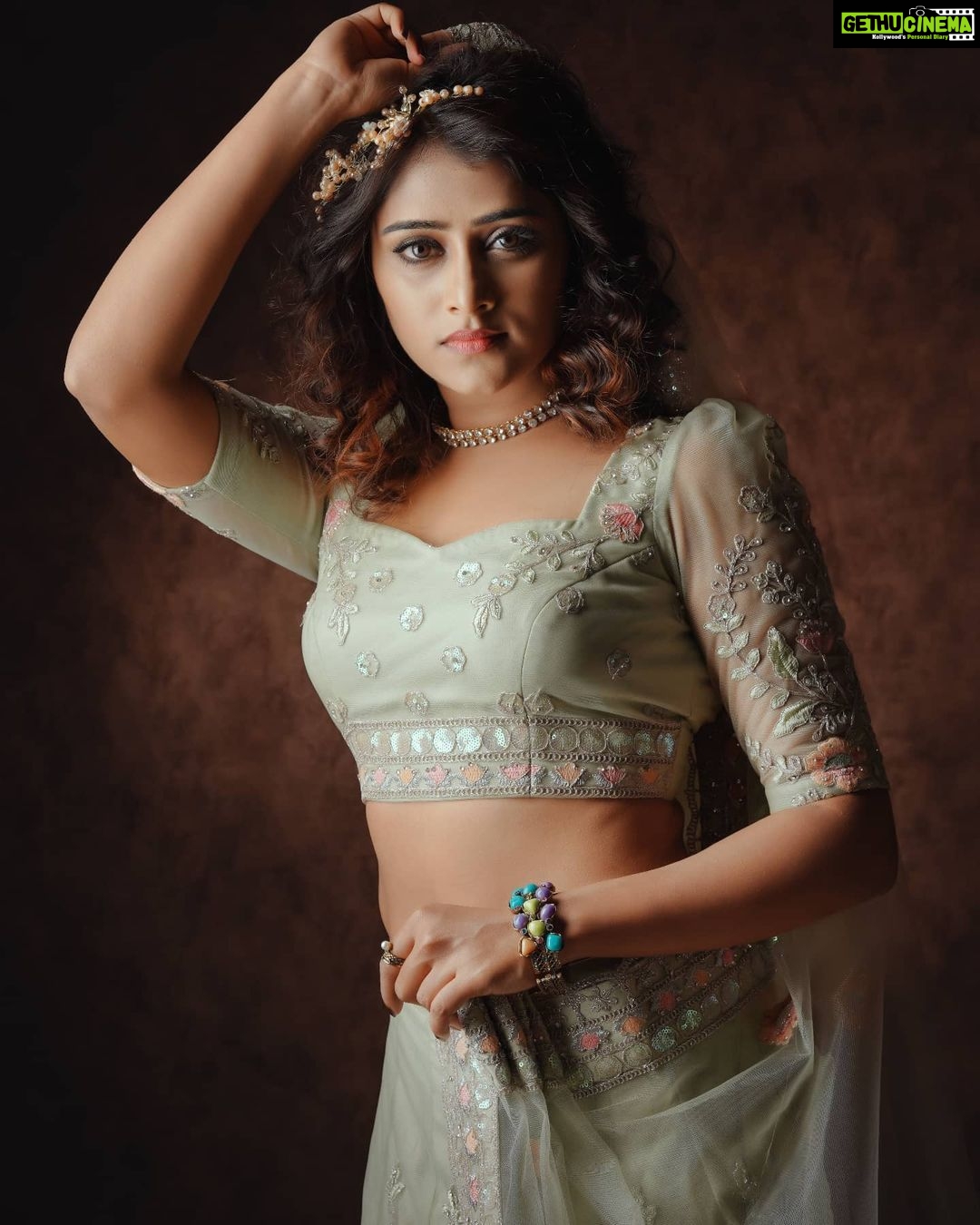 Sangeetha Sringeri Instagram - Just an alchemist of emotions Content director: @arjun.117 Produced: @wcc_entertainments Creative director: @subramanyabala Photographer: @mustak_imax_photography Make up: @ganesh_makeover Hair: @rameshstylist Retouch : @framebugphotography Outfits: @chandangowda_official Digital partner: @premagicdotcom Location: A L Mansion P.A @sharathshreesha #sangeethaSringeri #WCCEntertainmentsdigitalcovershoot
