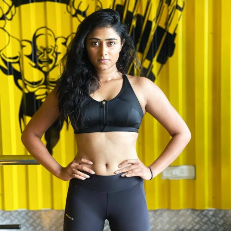 Sangeetha Sringeri Instagram - I love who i am becoming! 5 more weeks for the Final change over! Transformation by @saveenfittstudio, can't thank u enough already ❤️ in 3 weeks! #saveenfittstudio #transformation #8weekschallenge #fitness