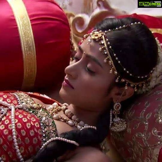 Sangeetha Sringeri Instagram - (Slide left) Hara Hara Mahadeva - The first time i appeared on screen, the series which gave me much more than recognition. Can't believe its been 5 years, seems like yesterday. If not as Sati, i don't think i would have ever thought about acting as my career, it was a huge decision then, and today am proud of it. Thanks to my family and close friends Am Greatful to the entire team of HHM, @starsuvarna @deepaksgarg67 Thank you to all who have been with me since then. Forever grateful #Sati 🙏 Mumbai, Maharashtra