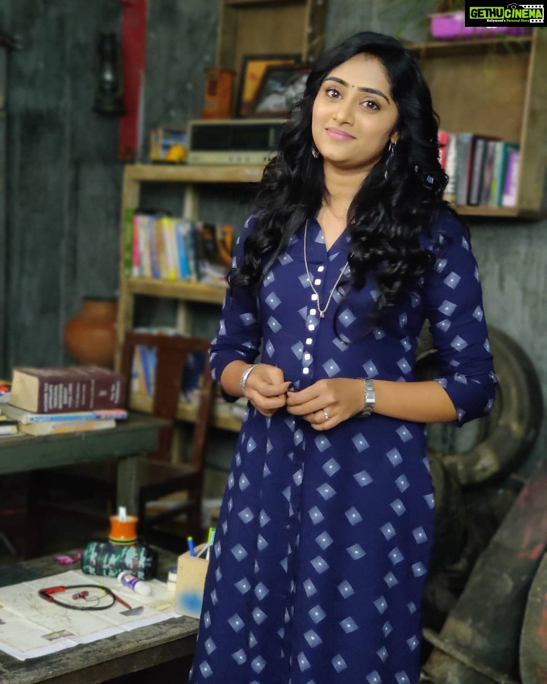 Sangeetha Sringeri Instagram - One cannot blame others for their misery, you are the creator of your Destiny. (Still from the sets of my upcoming film -Marigold) Keep Smiling. Happy Morning #newDay #SangeethaSringeri #Marigold