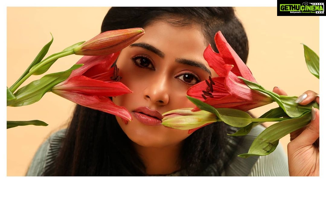 Sangeetha Sringeri Instagram - Same picture but when halved, portrays different emotions!