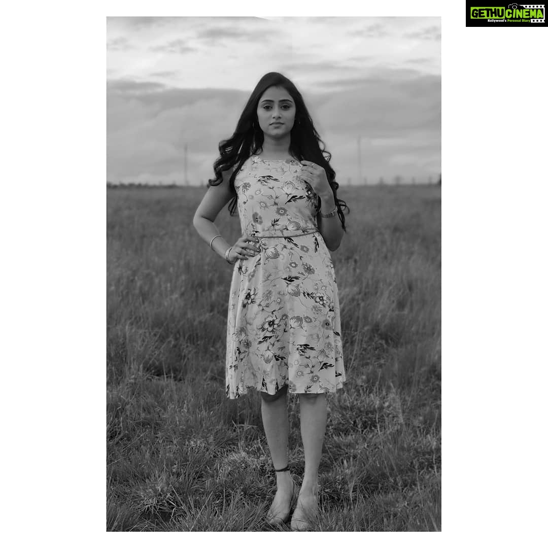 Sangeetha Sringeri Instagram - 🖤🤍🖤 #SangeethaSringeri #Marigold✨