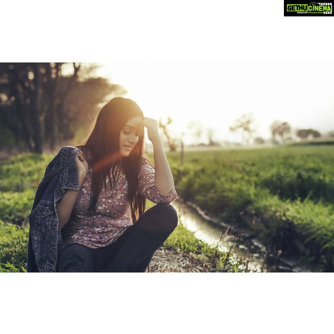 Sangeetha Sringeri Instagram - ♥️ P.C @ankithaheggadthi 😇😍 Edits @henryroyzach 😍😇 #nature #sangeethasringeri #outdoorshoot #Shootmode