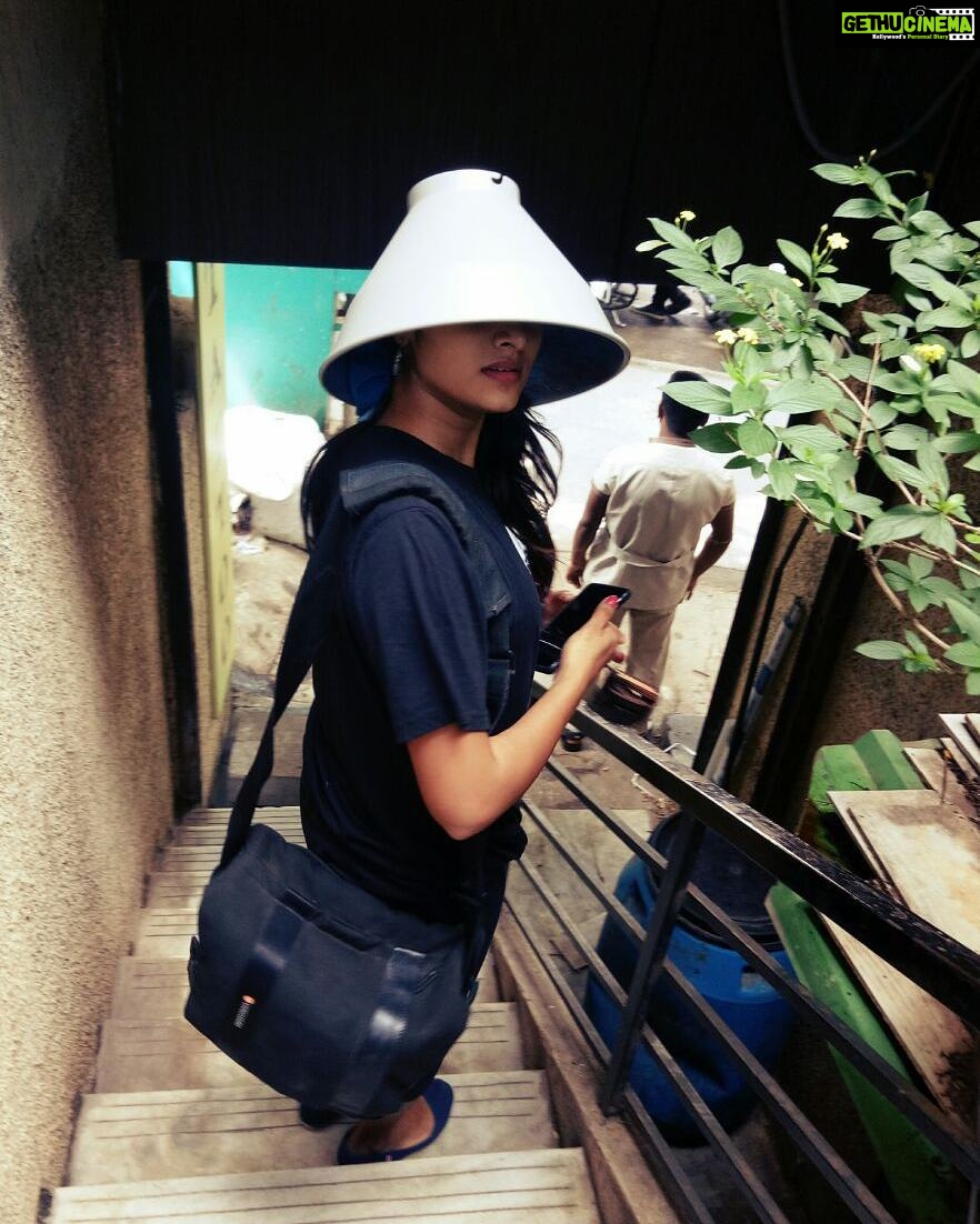 Sangeetha Sringeri Instagram - i don't know y.. but i really loved this candid 😂😂😂😂😂😂😂😂😂😂😂😂😂 this was when i was asked to carry the light Reflector