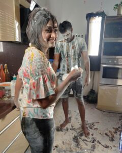 Sangeetha Sringeri Instagram - one messy scene, i must say! Stills from beautiful scenes of #Luckyman @darling_krishnaa did u watch it yet? watch now, Lucky man available in theatres nearby