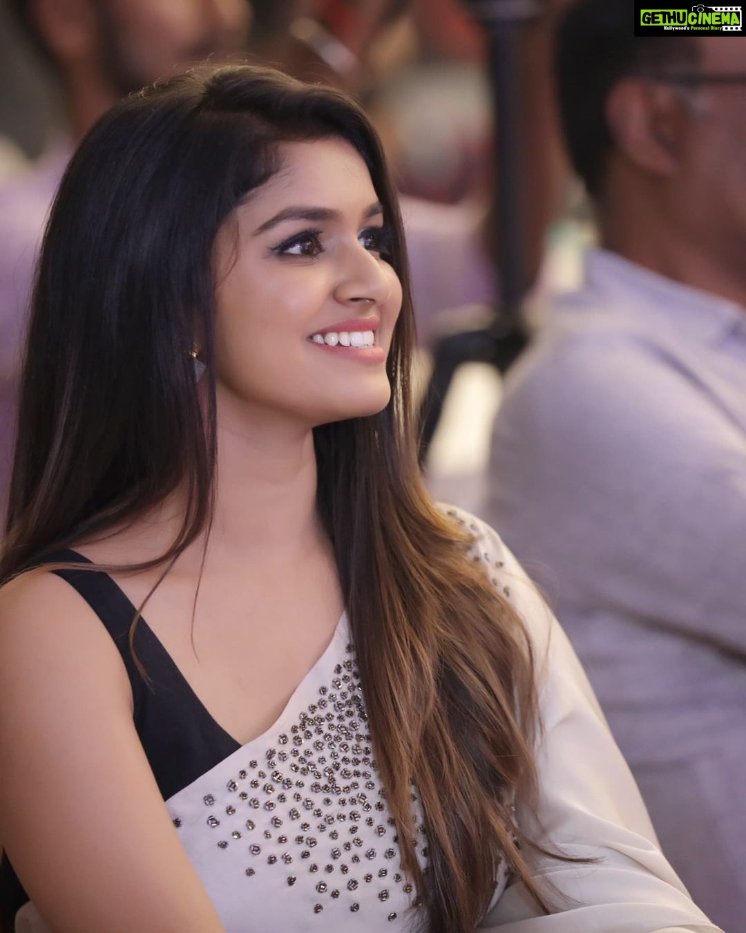 Sanjana Anand - 69.4K Likes - Most Liked Instagram Photos