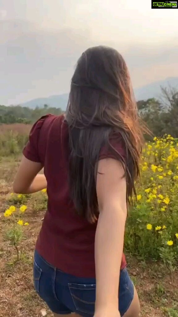 Sanjana Anand Instagram - Tree-t yo’self with a hair flip 🍃 #relax #refresh #reconnect Vc: @yl_keerthana
