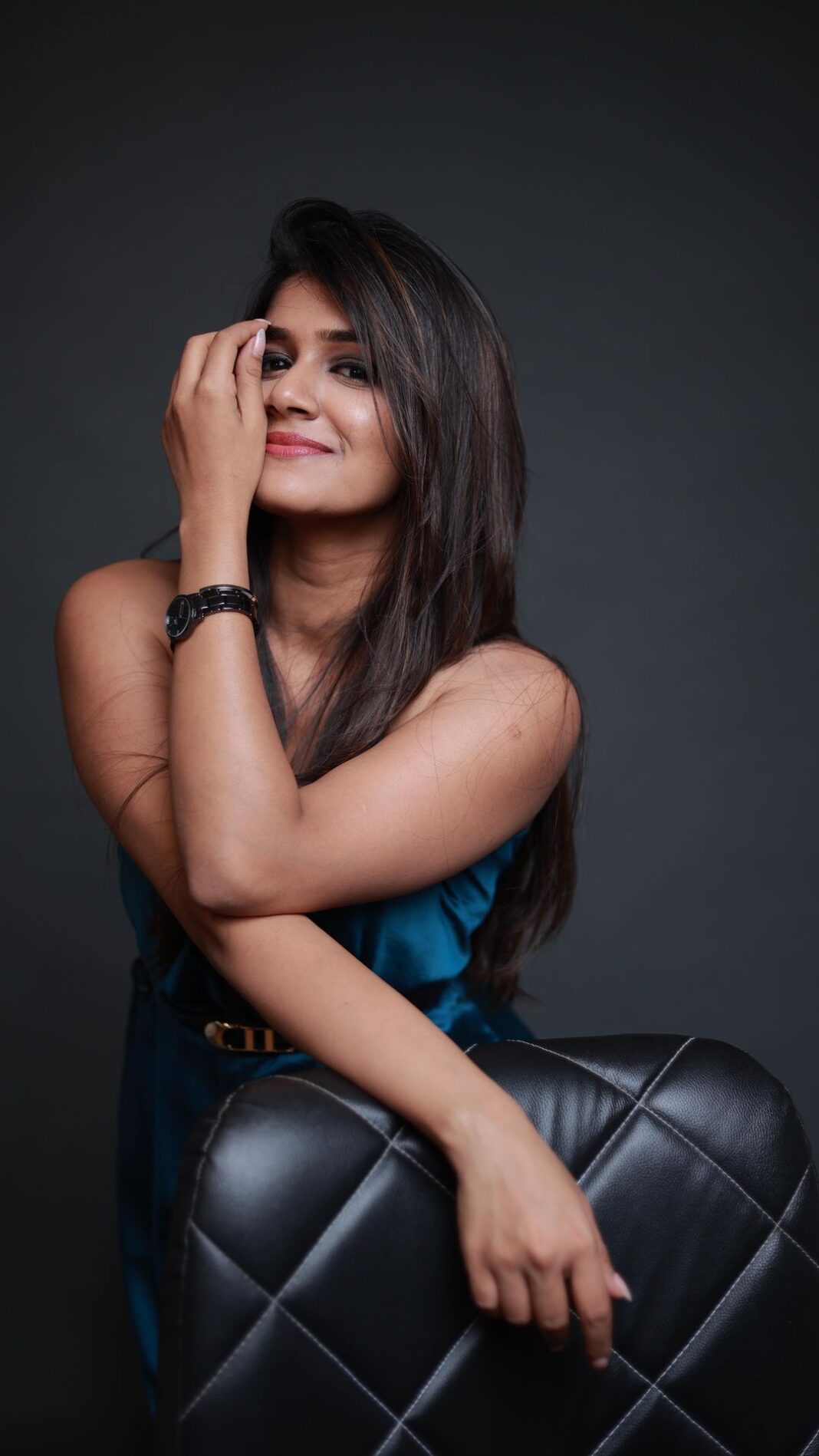 Sanjana Anand Instagram - It’s an add to cart kinda day! Avail up to 30% off on your favourite watches plus use my code “DWSANJANA” to get a 15% off on their website. Happy shopping! #ad #danielwellington #dwindia @danielwellington Link : https://bit.ly/3yIs1T8 Team : @pgraphyofficial @rashmi_makeover_artistry @bhargavi_vikyathi