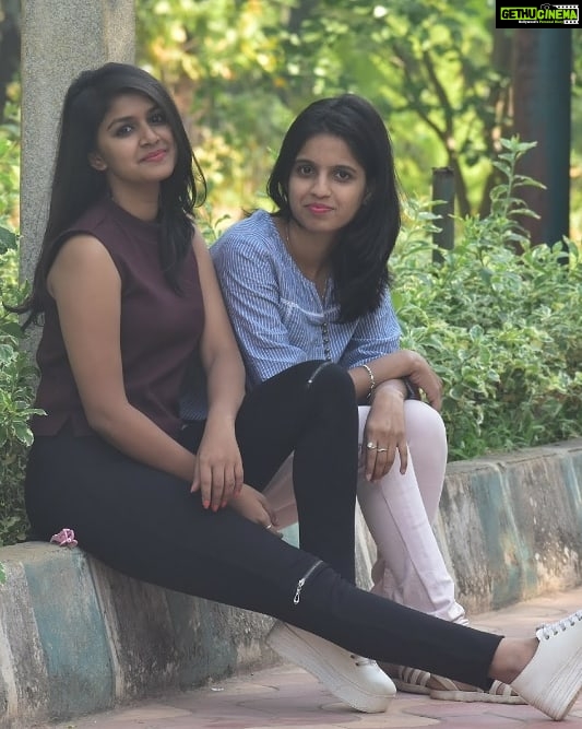 Sanjana Anand Instagram - Aaaand it's seven years of togetherness!!!! Many many more to come! 💃 #happyanniversarytous👭