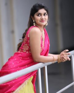 Sanjana Anand Instagram - Hello September💖
 
8 days to go for the Release! 
#nenumeekubaagakavalsinavaadini 

Wearing : @firoz_design_studio ✨