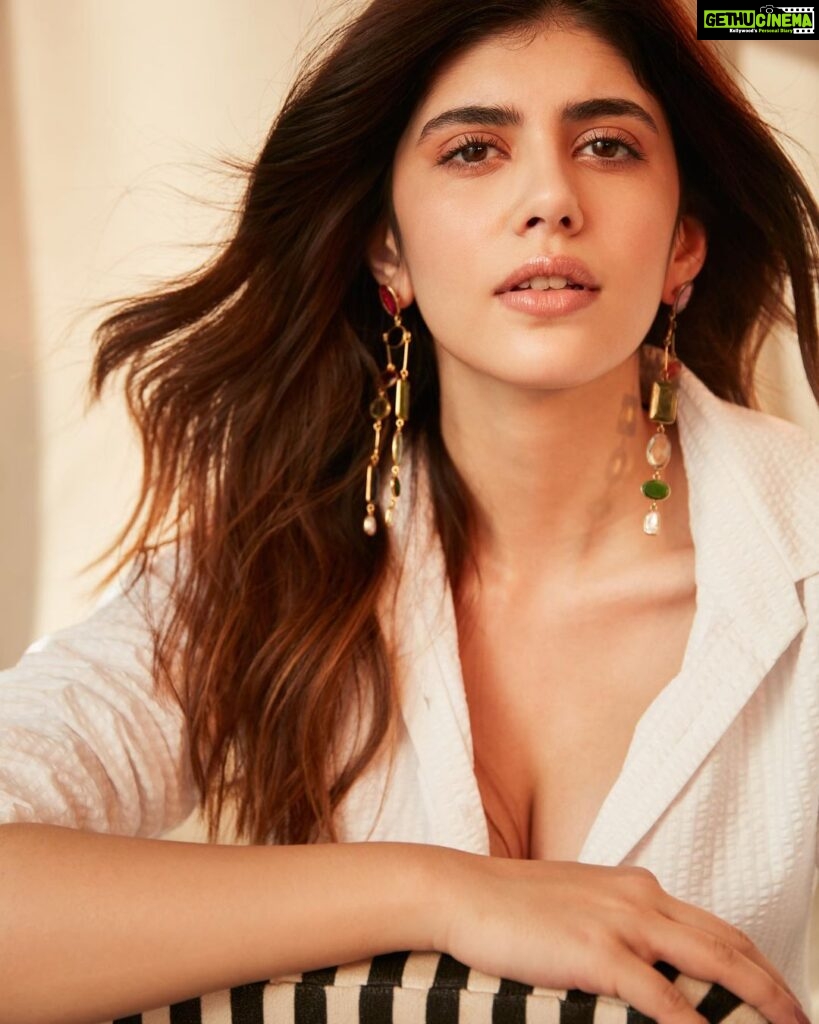 Sanjana Sanghi Instagram - Feeling so grateful & creatively energised. More than ever before. Something I’m waiting to scream out & share, is coming soon my lovelies.⏰♥🧿