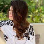 Sanjana Sanghi Instagram - At peace. In prep. (And of course, nerd mode) 🎥 I don’t quite have words for how honoured & grateful I feel to have embarked onto my next cinematic journey, one that has enveloped me entirely. I cannot wait to be able to share more about my next film with you all. Untill then, need all your love & luck ♥️🙋🏻‍♀️ Alibaug
