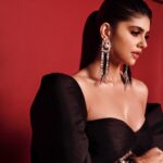 Sanjana Sanghi Instagram - • She never truly believed she belonged to this particular time 🖤 • Last night, for the #ElleBeautyAwards2022 Wearing : @cartier @shivaniawastyofficial @outhousejewellery