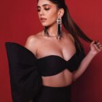 Sanjana Sanghi Instagram - • She never truly believed she belonged to this particular time 🖤 • Last night, for the #ElleBeautyAwards2022 Wearing : @cartier @shivaniawastyofficial @outhousejewellery