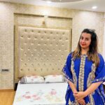 Sanjjanaa Instagram – Like you know I am very passionate about upgrading the interiors of my home .. it was so difficult for me to find the right kind of wallpapers at the right price … after scouting around the whole town I found the best collection at @mandarin_decors .. 

I had a wonderful experience working with them. We started installation of my wall at 2 PM as I had a busy morning .. and there team was so dedicated and hard-working that we continue to work till 3 AM until the entire installation of three various wallpapers was done …. 

I enjoyed my work experience with @mandarin_decors completly .. and they are priced very economically & are having a affordable price tag for all .. 

I would definitely recommend you all  to redo your homes and beautify them with @mandarin_decors . 

Make up by @official_dermacol_india 
@iyra_designstudio 👗