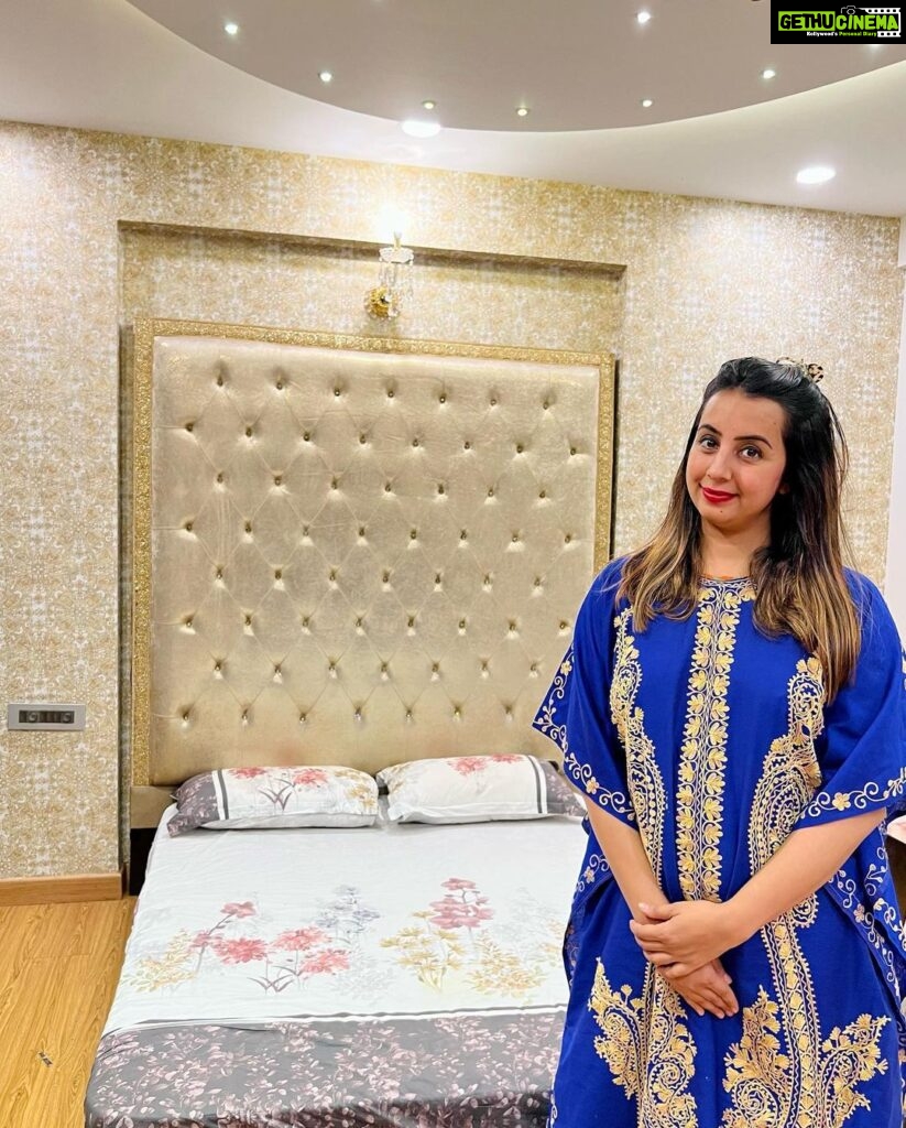 Sanjjanaa Instagram - Like you know I am very passionate about upgrading the interiors of my home .. it was so difficult for me to find the right kind of wallpapers at the right price … after scouting around the whole town I found the best collection at @mandarin_decors .. I had a wonderful experience working with them. We started installation of my wall at 2 PM as I had a busy morning .. and there team was so dedicated and hard-working that we continue to work till 3 AM until the entire installation of three various wallpapers was done …. I enjoyed my work experience with @mandarin_decors completly .. and they are priced very economically & are having a affordable price tag for all .. I would definitely recommend you all to redo your homes and beautify them with @mandarin_decors . Make up by @official_dermacol_india @iyra_designstudio 👗
