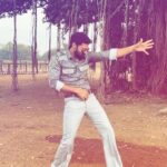 Santhosh Prathap Instagram – Dance and never miss a chance 😛
Time to grooooveeeee 🕺🏻 

📸 @balaa1981 
#shootlife #movie #kollywood #gratitude #grateful #love #life #art #retro 
#santhoshprathap Ramoji Film City
