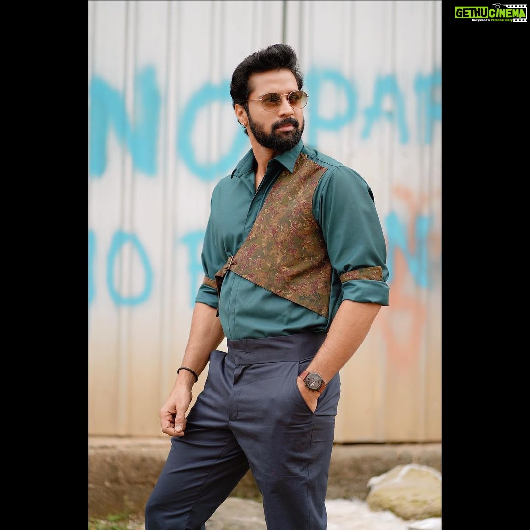 Santhosh Prathap Instagram - #cwc3 #wildcard #cwc Costume designer @radikadesignerandmua Photography & Cinematography @sinty_boy Assistant @balaa1981 Hair @riwaz_lama #trending #fashion #actor #actorslife #model #shoot #cwc #cwc3 #yolo #gratitude #grateful #retro #explore #macho #customized #outfit #trendsetter #santhoshprathap EVP Film City
