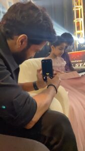 Santhosh Prathap Instagram - Some People Will Tell People Do Things For Strategy When The Camera Is On…lol Yes The Camera Was On But Yours…Wen I Suddenly Saw You Didn’t Bother About Anything Or Anyone Mamaaaa You Wre Just Such Cute And Awesome Mama You Wre Taking @anjali_manasvi Papa From Various Angles…Automatically My Hand Went To Camera And I Started Shooting You A Video And That Expression Wen You Seeing Me Taking That…Luv You Soooo Much Mama Always…This Is The Thing People Like You Soooo Crazy..Luv You Sooo Much Mama Always❤️🫰🙌 @santhoshprathapoffl Mama❤️ @anjali_manasvi ❤️ @fab_stars_iconic_awards Hilton Chennai