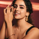 Sanya Malhotra Instagram – “Do whatever it takes, that’s the motto I live by.” 💗
Introducing @sanyamalhotra_ as our December cover star 🥰

Featuring – @sanyamalhotra_

Editor @cbdcruz 
Director  @thesrishkebab 
Photographer @mayank0491
Hair and Makeup Artist @natasha_mathias_ 
Stylist – @ayeshaaminnigam @shauryaathley 
Assistant Stylist – @aprajitapuri
Producer @saumyashresth 
Line Production @alltimefilmy.production 
Post Producer @vasavi_ginodia 
Editor and Colourist @sushiljaiswal2013
DOP @ershadershaad
Cover Story by @srijoni_roy 
Chief Copy Editor @seismicentropy
Editorial Coordinator @abhilashaa.tyagi
Social Media Marketing @shivanichatterjee @ekanshi.g 
Cover Design @disha__bhatia
Brand Solutions @kanikabhattacharya 
Project Lead @ayushguha 
Artist PR : @think_talkies
 
#SanyaMalhotra #WGC #December #digitalcover #idivadigitalcover #gold #goldjewellery #worldgoldcouncil #MyGoldGuide #GJEPCIndia #YouAreGold
@mygoldguide @gjepcIndia