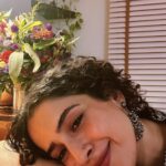 Sanya Malhotra Instagram - 🌸 • • And nobody can deny me that I’m blessed #buyingmyselfflowers #itsonlynovember