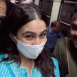 Sara Ali Khan Instagram – Namaste Darshako 🙏🏻
Today we used our brain 🧠 
Samay ka sadupyog we took a train🚂