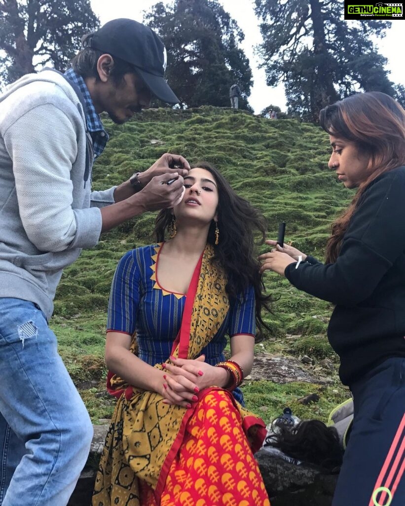Sara Ali Khan Instagram - 4 years ago my biggest dream came true. It still feels like a dream and now perhaps always will. ❤️❤️❤️ I’d do anything to go back to August 2017 and shoot every scene of this film again, relive every moment again, learn so much from Sushant about music, films, books, life, acting, stars and the sky, witness every sunrise, sunset and moonrise, listen to the sound of the river, enjoy every plate of Maggi and Kurkure, wake up at 4am to get ready, be introduced and directed by Gattu sir, and just be Mukku all over again. Thank you for a lifetime of memories. 🎥🤗❤️⛅️🌝🌄 #JaiBholenath 🙏🏻🙏🏻🙏🏻 And as the full moon shines bright tonight, I know Sushant is up there right by his favourite moon, shining like the bright star he always was and always will be 💫 From Kedarnath to Andromeda ♾️