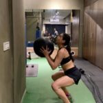 Sara Ali Khan Instagram – Monday motivation 💪
Actually JK just prepping for Christmas vacation 🎂 
@antigravity_club