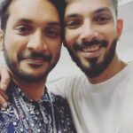 Sathish Krishnan Instagram - A concert selfie with rockstar @anirudhofficial #onceauponatime WOW WATTE NIGHT . Best rave party without alcohol n drugs . ONLY MUSIC DRUG .